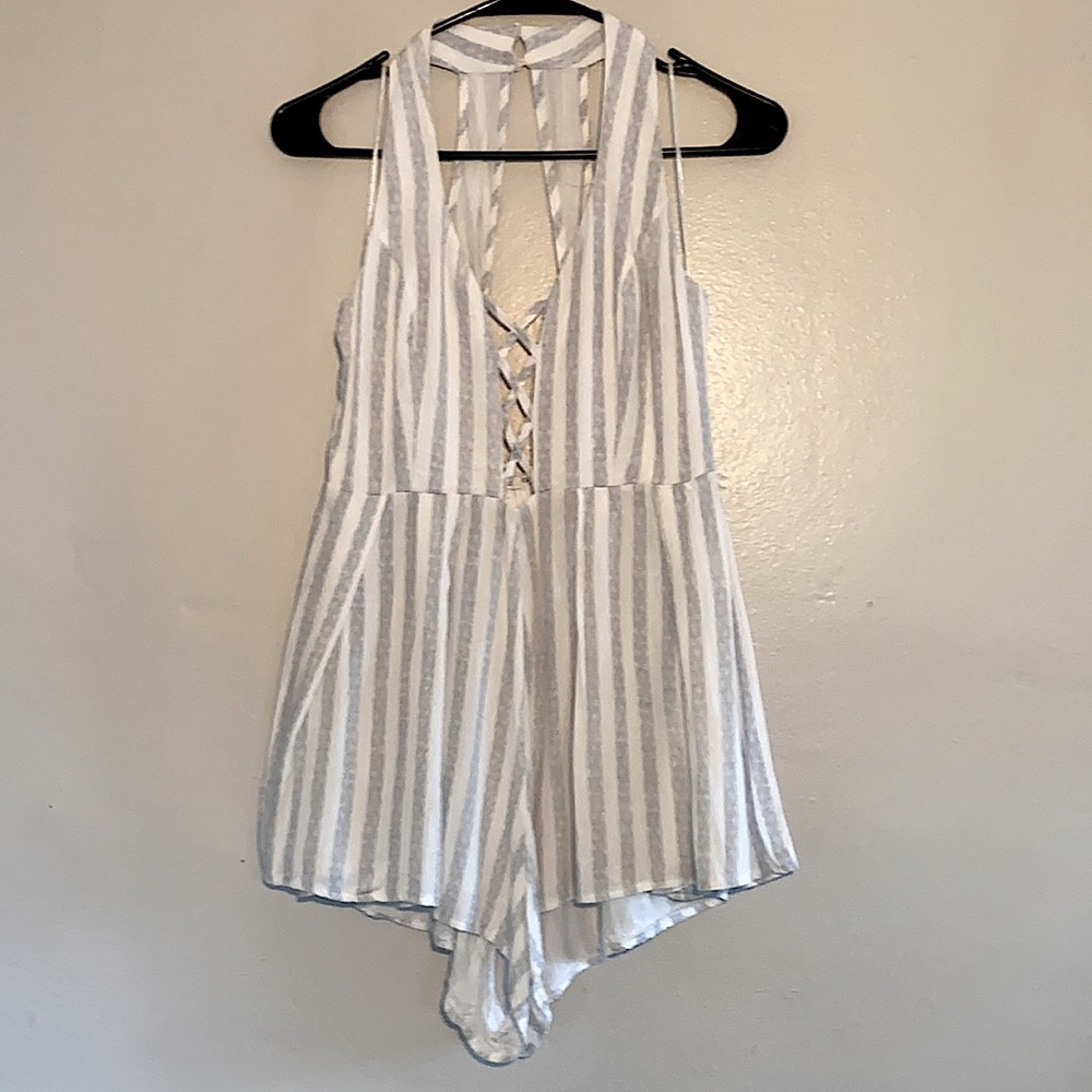 Rumör Boutique White/Gray Striped Romper - Medium